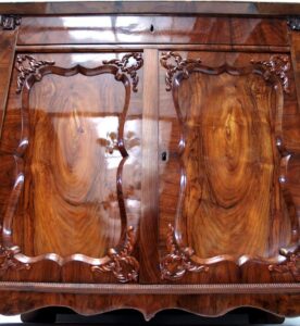 Interior-Trend: Warum echte Patina Antiquitäten zur sichersten Wertanlage macht 5 Antike Kommode Barock restauriert Schelllackpolitur kosten Reparatur