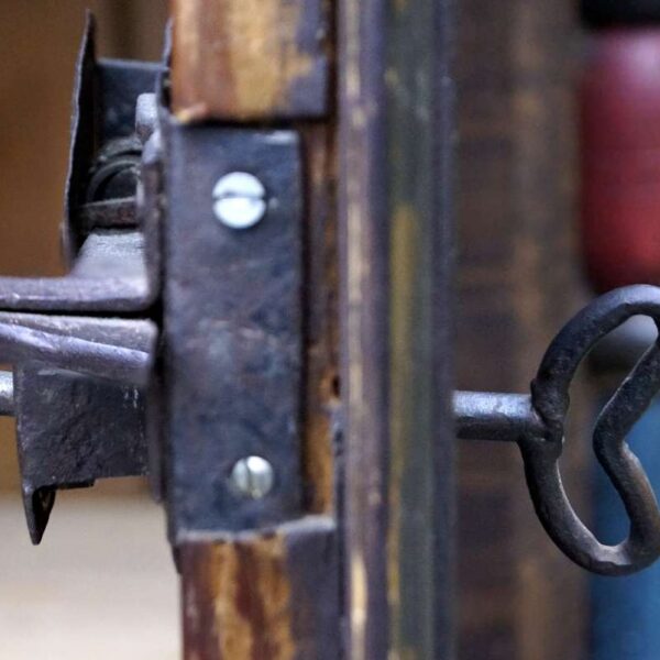 originalzustand schloss holzschranka