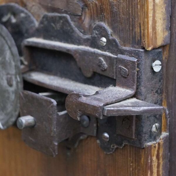 originalzustand schloss holzschranka