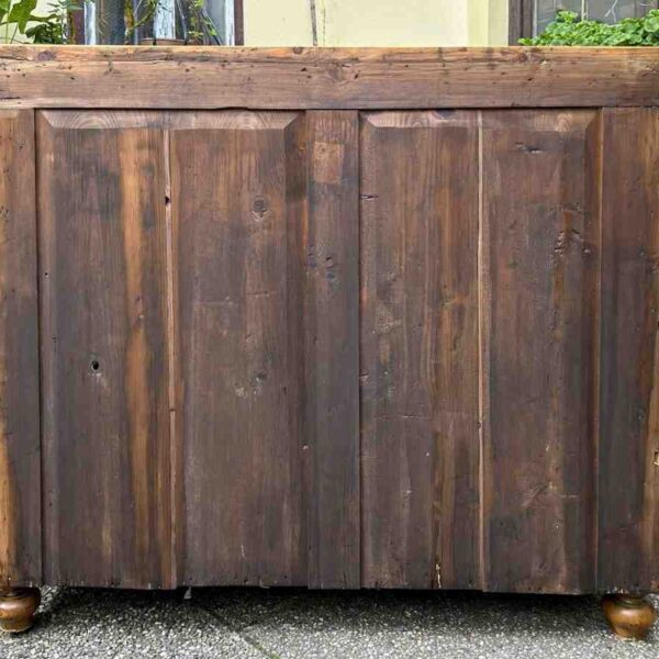 Altholz gehackte Rückwand vor und nach Sanierung