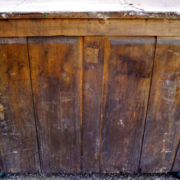 Altholz gehackte Rückwand vor und nach Sanierung