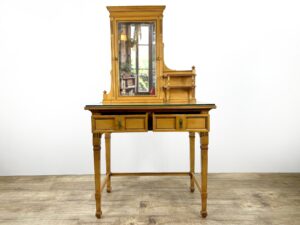 Read more about the article Interior-Trend: Warum echte Patina Antiquitäten zur sichersten Wertanlage macht