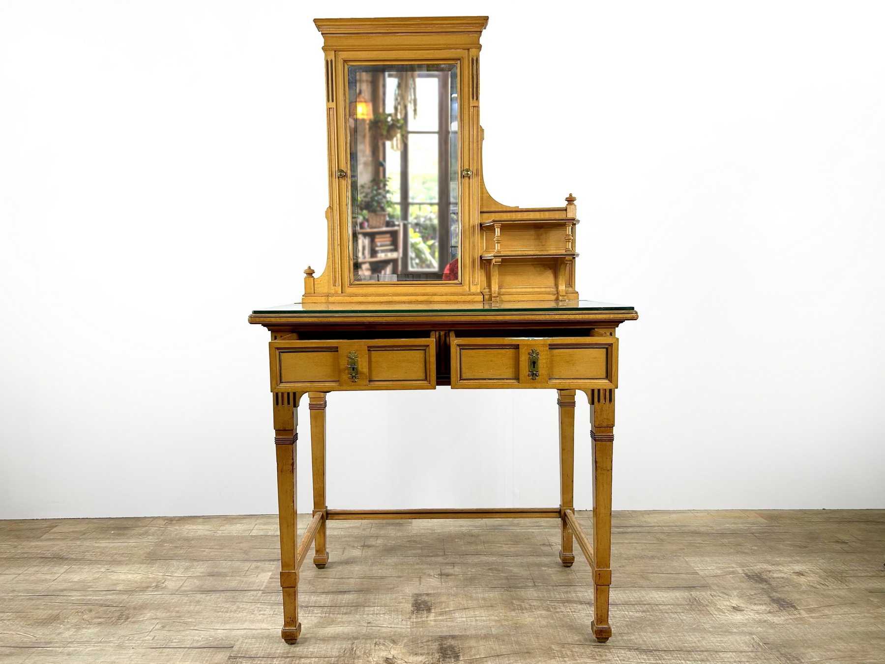 Interior-Trend: Warum echte Patina Antiquitäten zur sichersten Wertanlage macht 1 You are currently viewing Interior-Trend: Warum echte Patina Antiquitäten zur sichersten Wertanlage macht