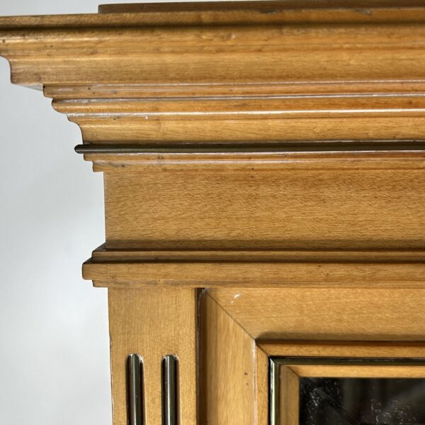 Interior-Trend: Warum echte Patina Antiquitäten zur sichersten Wertanlage macht 30 Frisiertisch antiker Schminktisch Gründerzeit Regal Sekretär mit Spiegel Pantograph Halterung Antiker Spiegelaufsatz der k.u.k. Hof-Möbelfabrik Ludwig Schmitt Originalzustand Patina