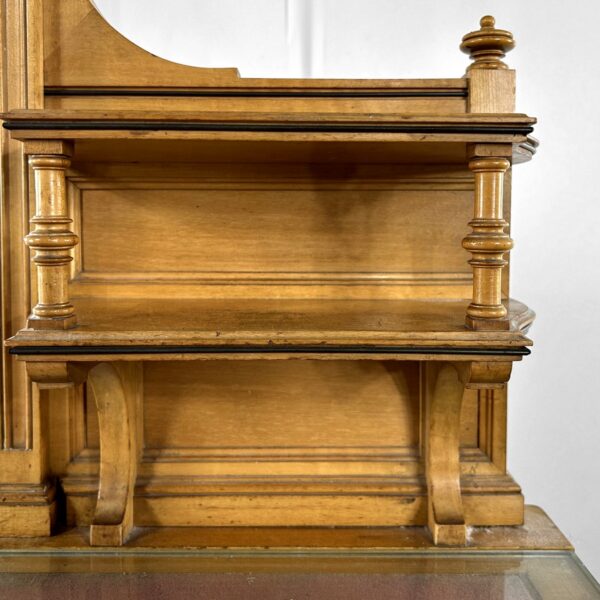 Interior-Trend: Warum echte Patina Antiquitäten zur sichersten Wertanlage macht 18 Frisiertisch antiker Schminktisch Gründerzeit Regal Sekretär mit Spiegel Pantograph Halterung Antiker Spiegelaufsatz der k.u.k. Hof-Möbelfabrik Ludwig Schmitt Originalzustand Patina