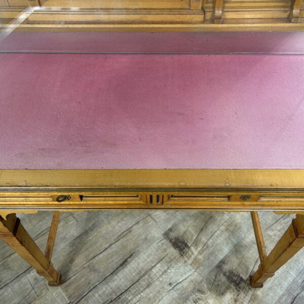 Interior-Trend: Warum echte Patina Antiquitäten zur sichersten Wertanlage macht 20 Frisiertisch antiker Schminktisch Gründerzeit Regal Sekretär mit Spiegel Pantograph Halterung Antiker Spiegelaufsatz der k.u.k. Hof-Möbelfabrik Ludwig Schmitt Originalzustand Patina