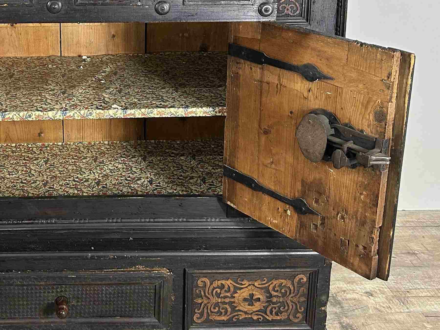 Eisenbänder Schmiedeeisen renaissance Schrank antike Kredenz 1630 Buffet 17. Jahrhundert Mittelalter Möbel Antiquität Original Stilkunde Museal