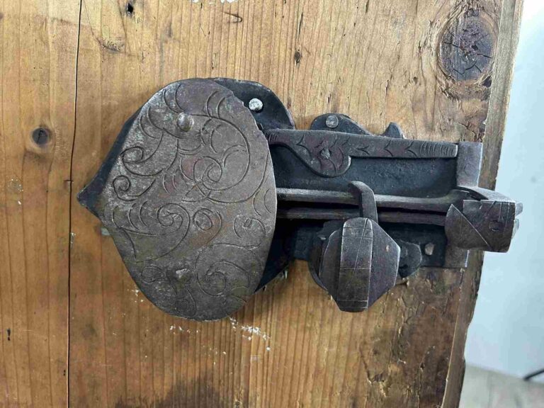 renaissance Schrank antike Kredenz 1630 Buffet 17. Jahrhundert Mittelalter Möbel Antiquität Original Stilkunde MusealSchloss geschmiedet